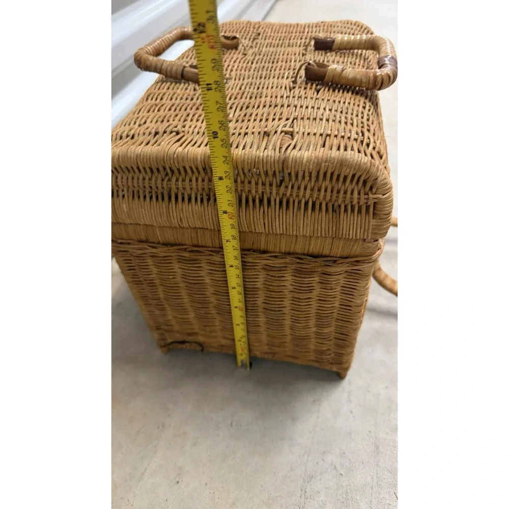 Vtg Large Wicker Basket Double Hinged Handles Sewing Basket,Picnic, crafts 12